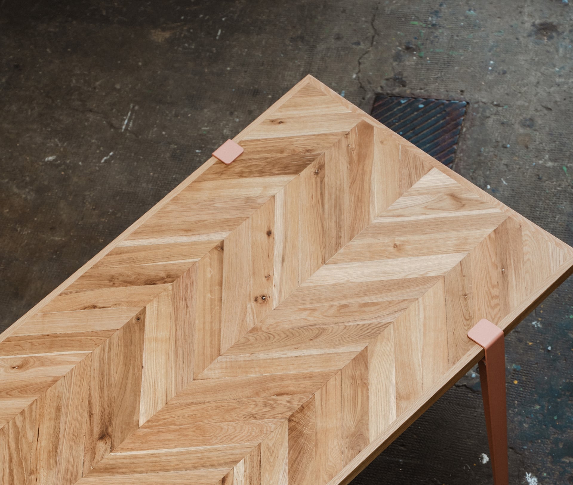 Eckig - Handcrafted wooden table