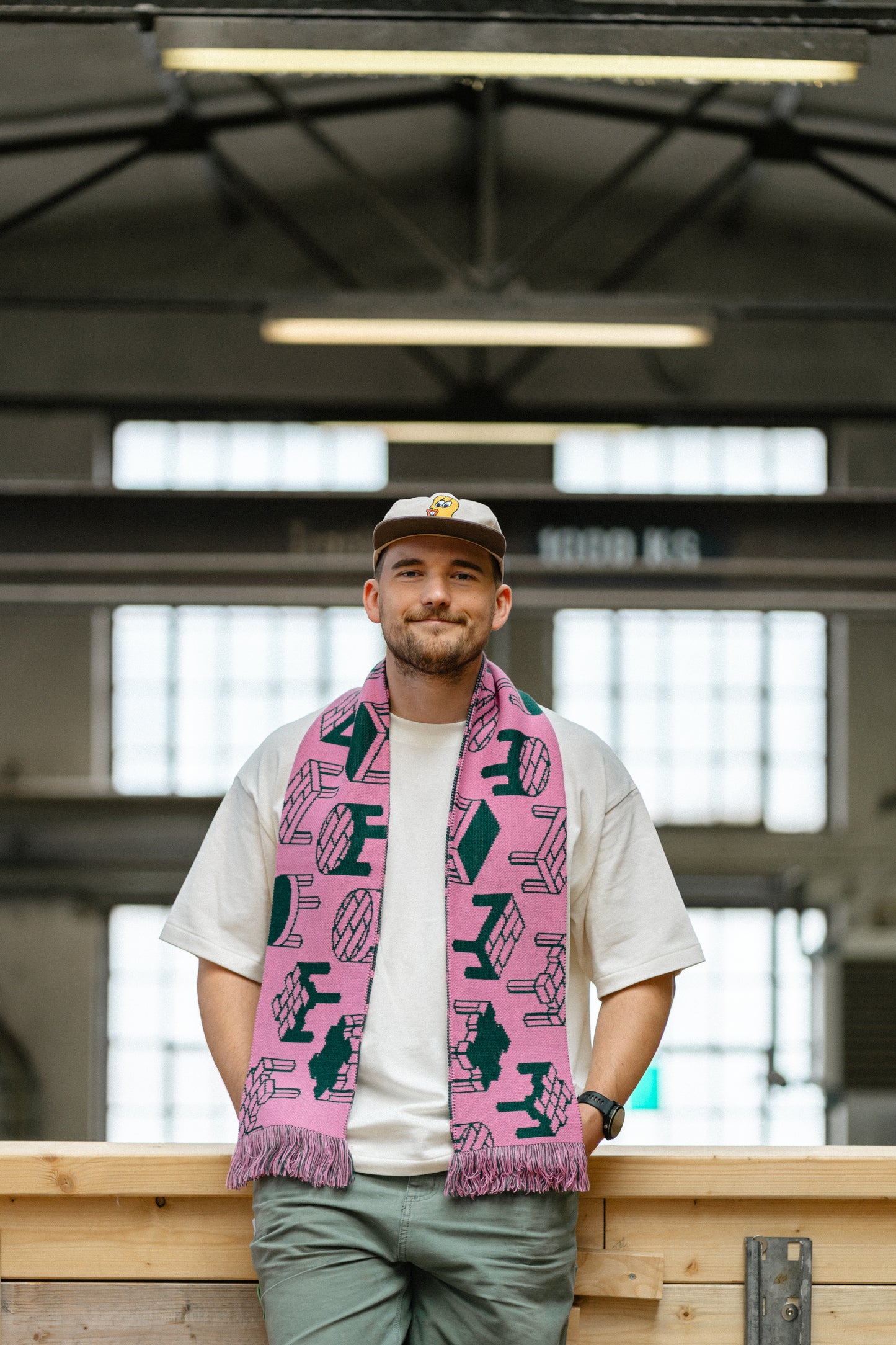 Merch Fanschal Grün/Rosa mit Icons