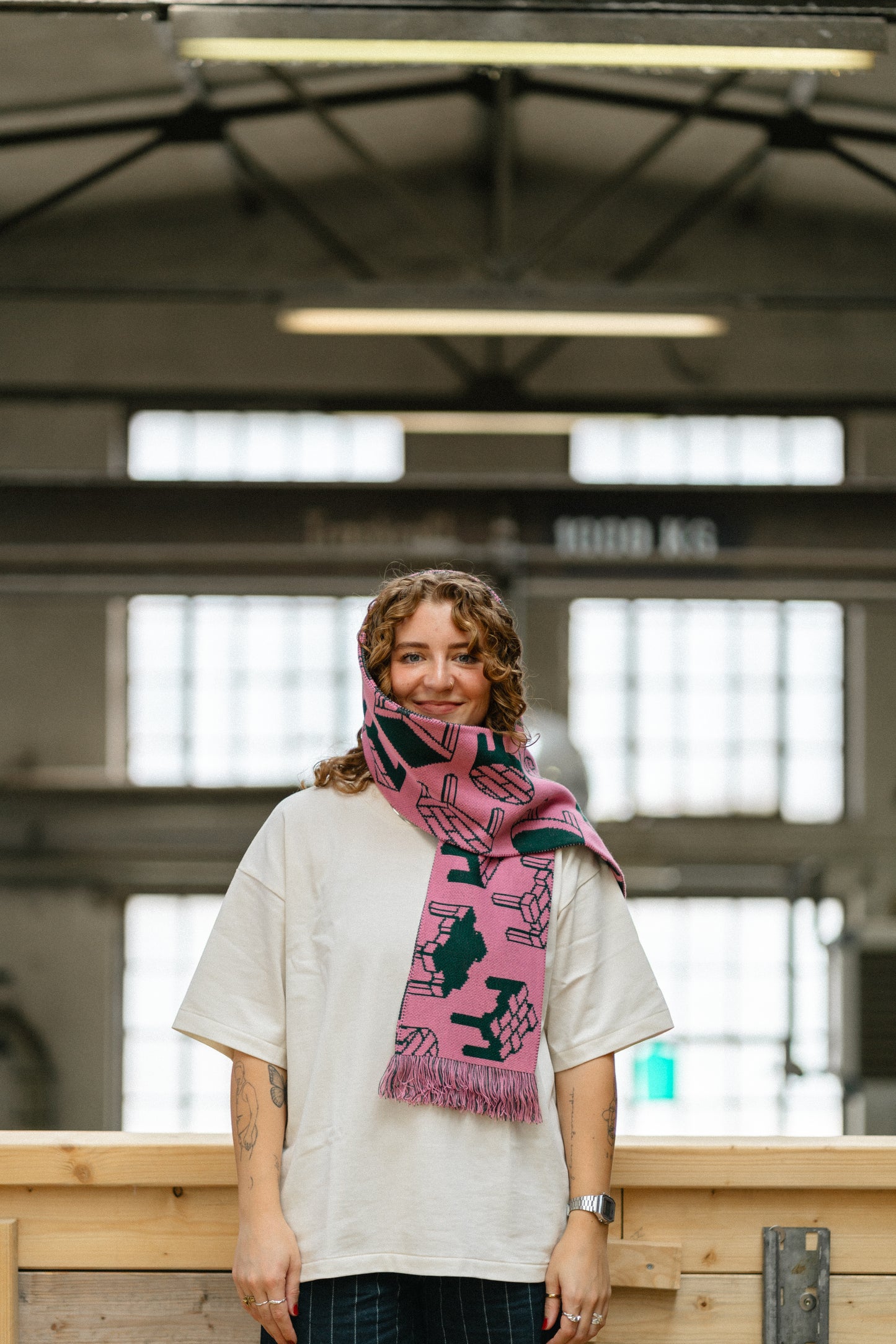 Merch Fanschal Grün/Rosa mit Icons